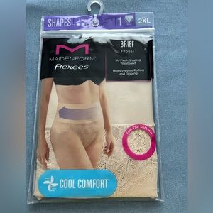 212. Maidenform Women’s Shapewear Smoothing Brief